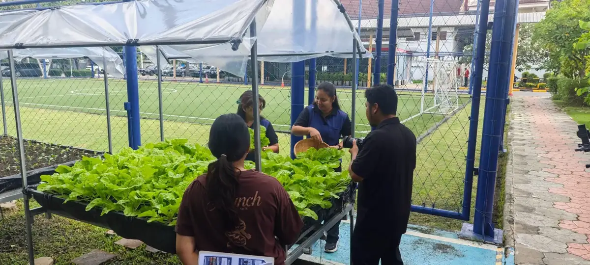 ทีม PubPab ถ่ายทำกิจกรรมปลูกผักของพนักงาน บริษัท ธนบุรีประกอบรถยนต์